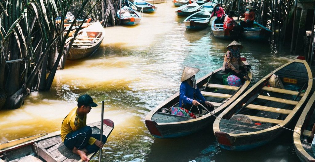 barche sul mekong - La Vita sul Fiume