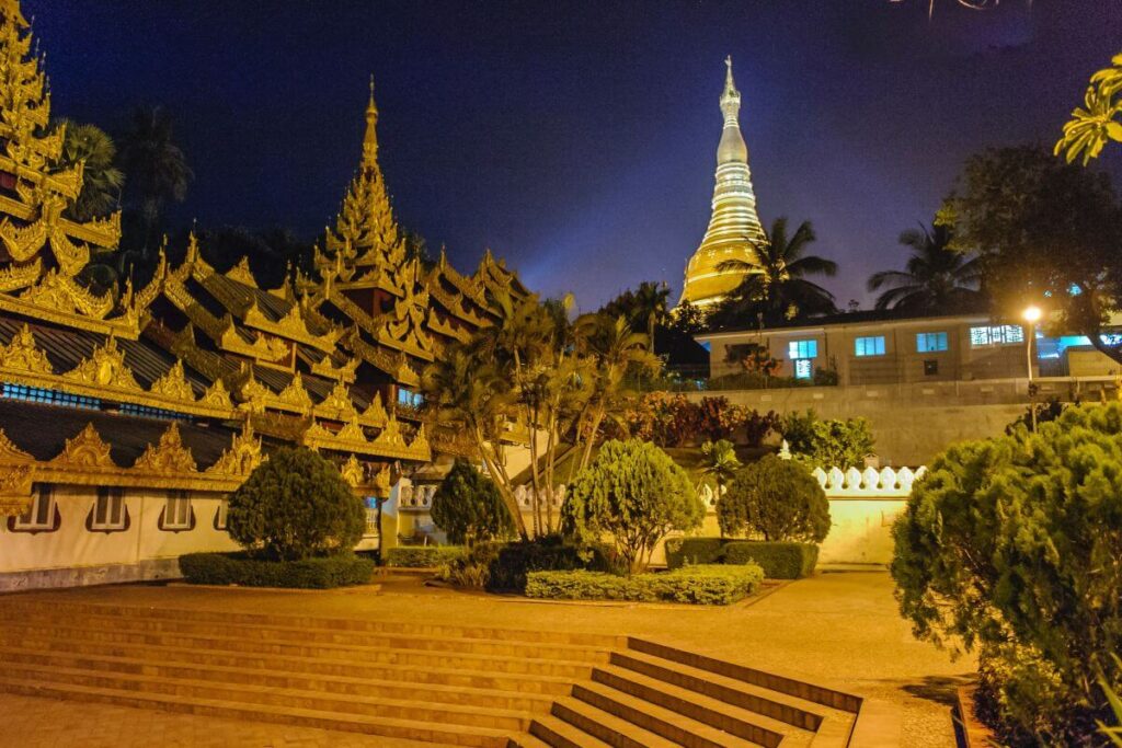 Yangon di notte