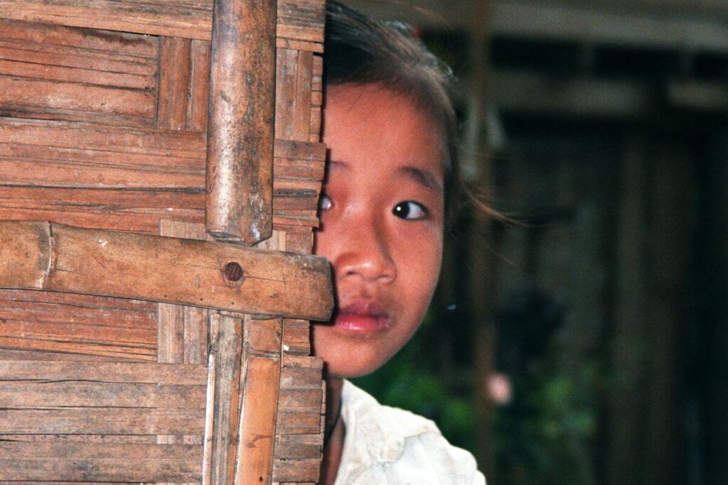 bambina del laos